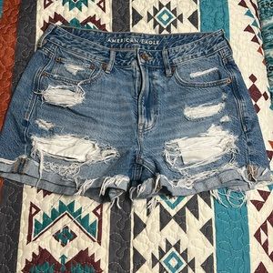 American eagle tomgirl shorts size 6 in excellent condition!